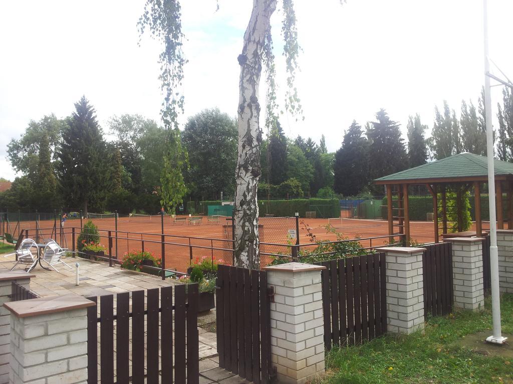 Penzion Tenis Poděbrady Exterior foto